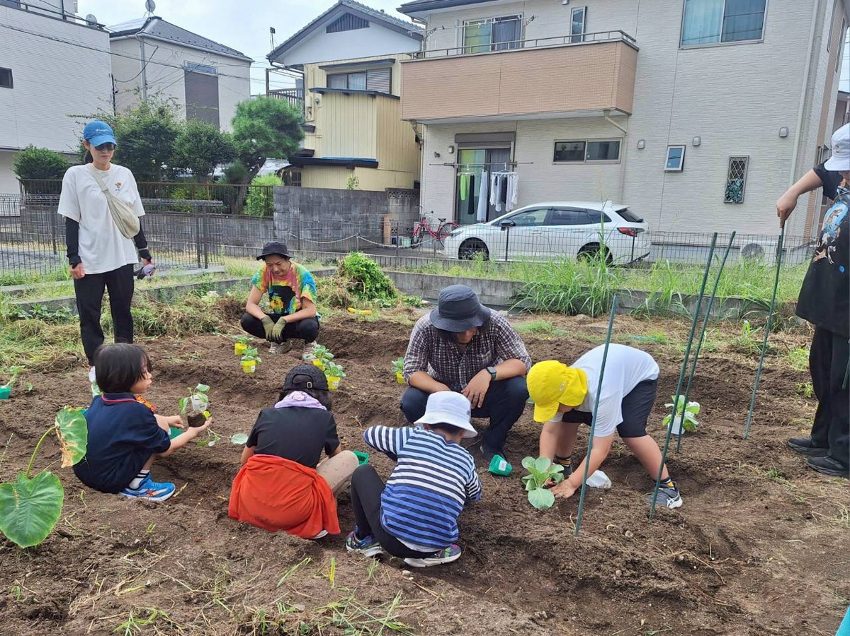 畑は秋支度！ハタケ部が秋冬野菜を植え付けのサムネイル画像