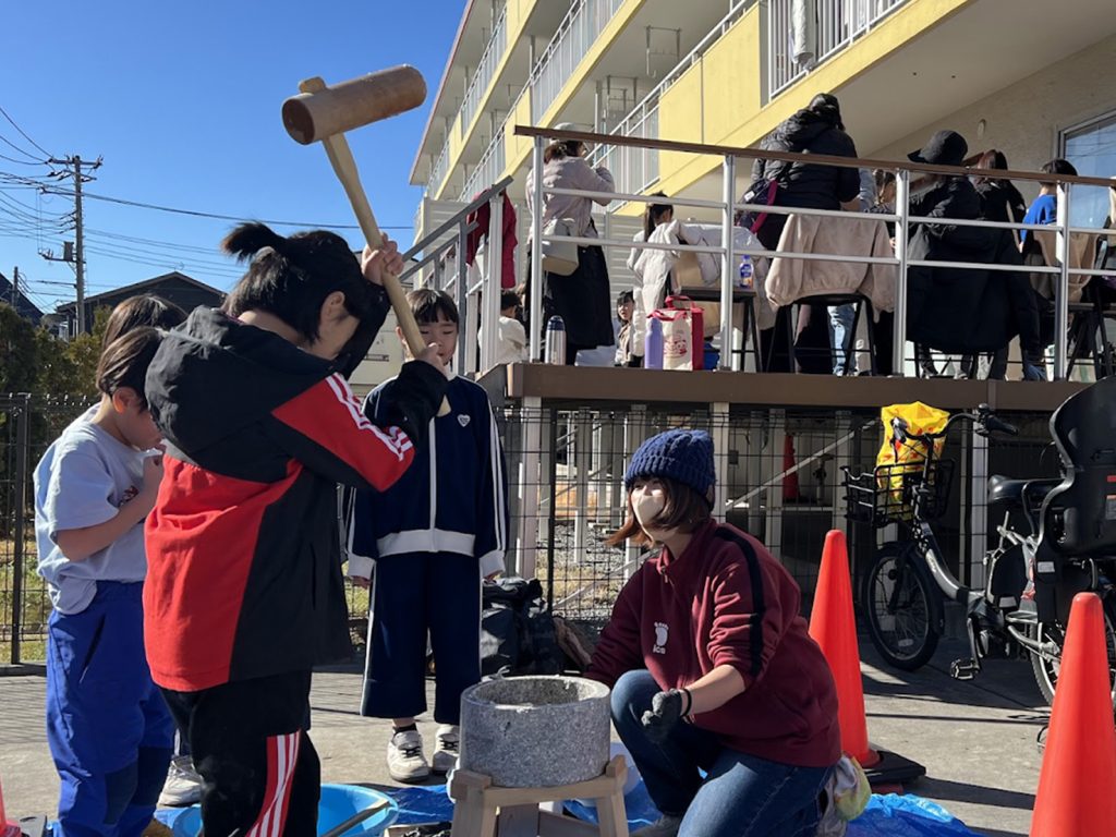笑顔とお餅がとまらない！ハラッパ団地「第4回 餅つき大会」のサムネイル画像
