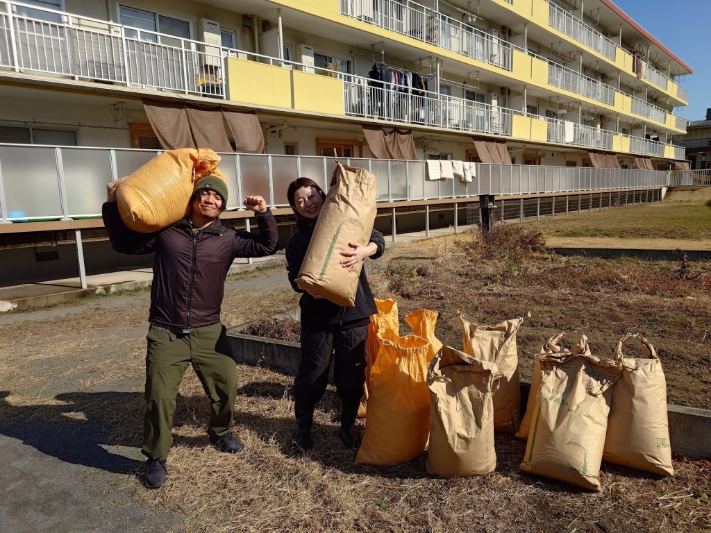春の豊作を願って！押田農園さんから届いた「土のごはん」で土作りのサムネイル画像